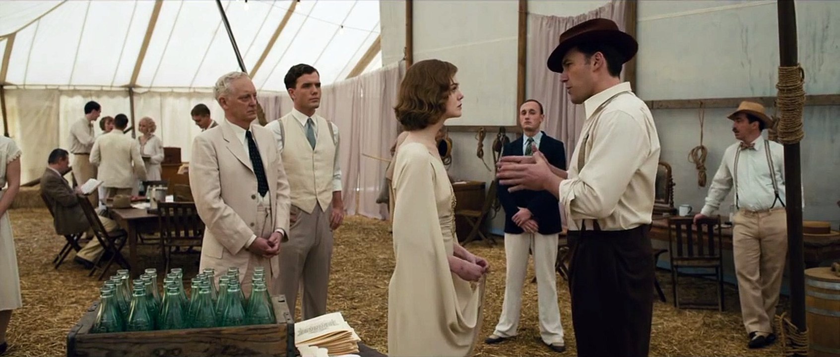 Vivir de noche Clip (2) VO