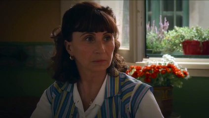 Una historia de locos Tráiler