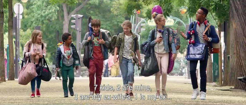 C'est quoi cette famille (We are family) Tráiler VO