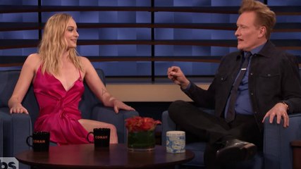 Sophie Turner révèle le nom de l'acteur qui a oublié un gobelet à l'écran