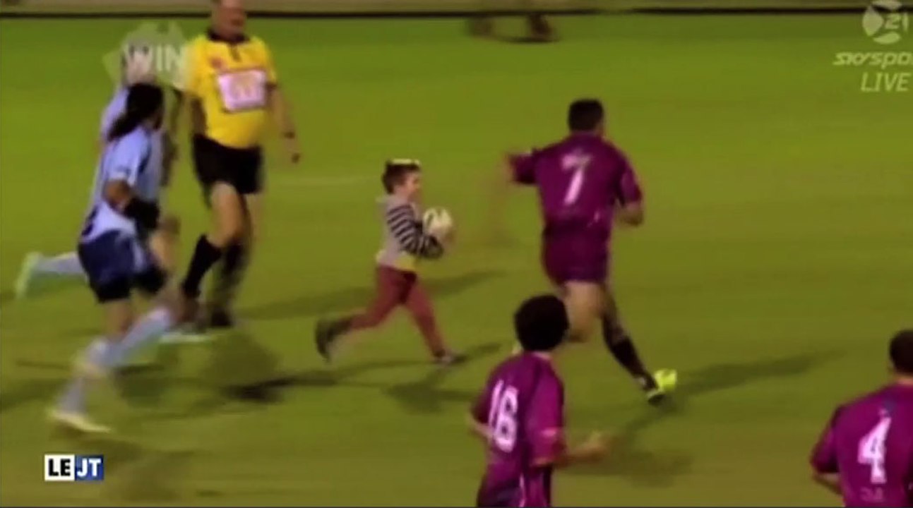 Le zapping du 21/08 : Un garçon de  4 ans marque un essai pendant un match de rugby de pros
