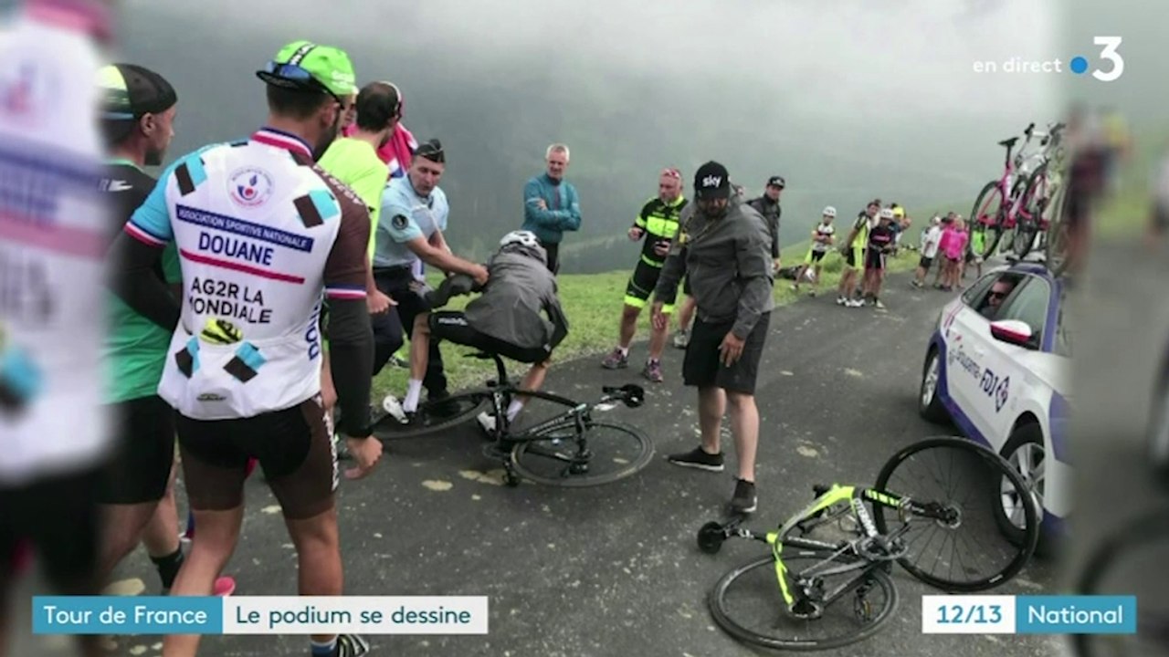 Zapping du 27/07 : Chris Froome arrêté par erreur par un gendarme sur le Tour de France