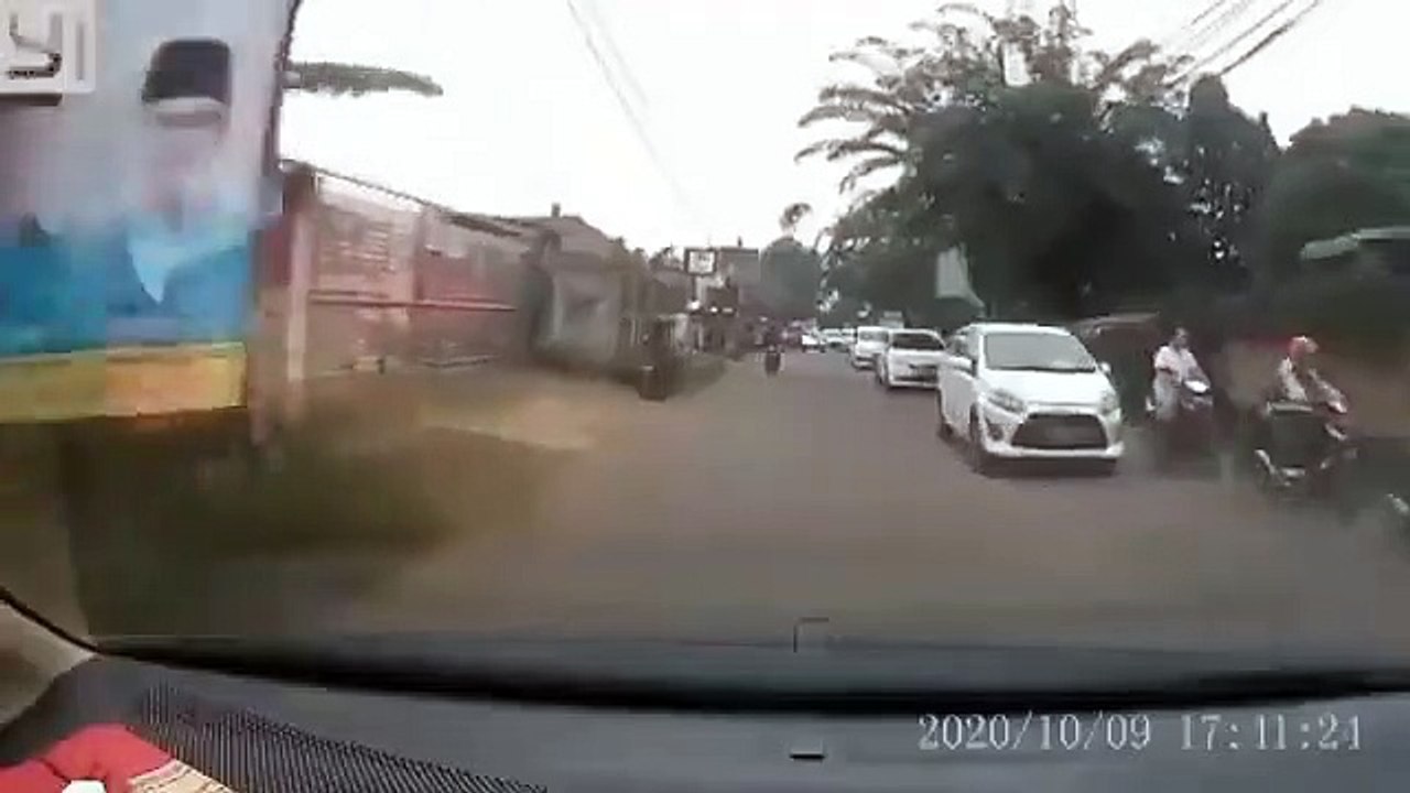 Terekam Media Kamera, Dashcam Kamera Mobil di Jalan Eps.3591