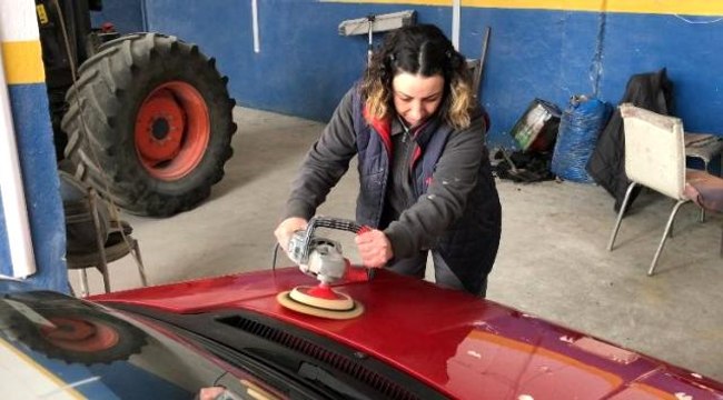 İzlediği belgeselden etkilendi, eşinden aldığı destekle oto boya ustası oldu! Erkeklere taş çıkarıyor