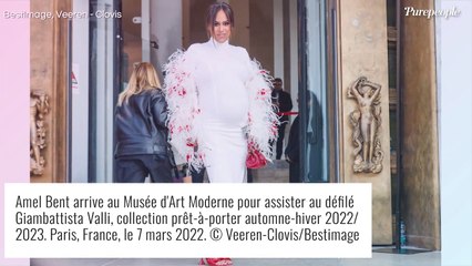 Amel Bent enceinte : elle fait sensation à la Fashion Week, en robe moulante