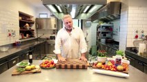 Spaghetti al pomodoro fresco_ originale vs. gourmet con Peppe Guida e Nonna Rosa