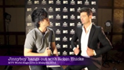 Jinnyboy hangs out with Robin Thicke