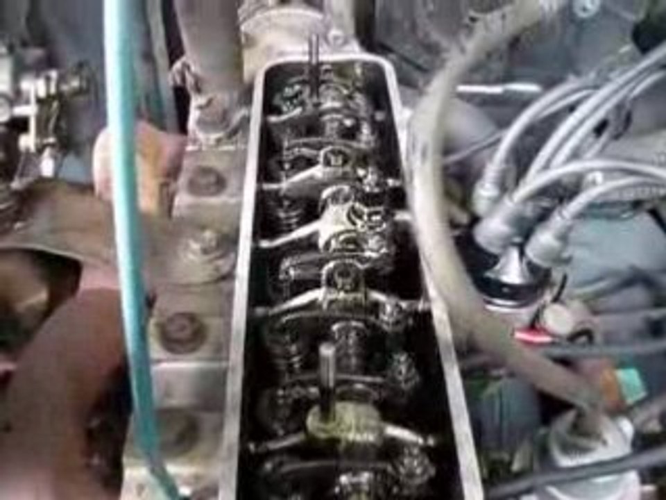 Moteur de ma 4 CV 1960.-2 ( les culbuteurs )