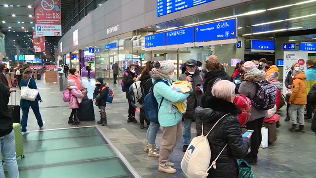 Ukraine: Rund 3.000 Geflüchtete reisen jeden Tag per Zug durch Österreich