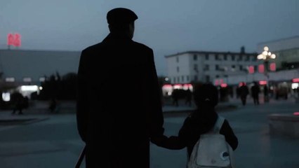 An Elephant Sitting Still Tráiler (2) VO