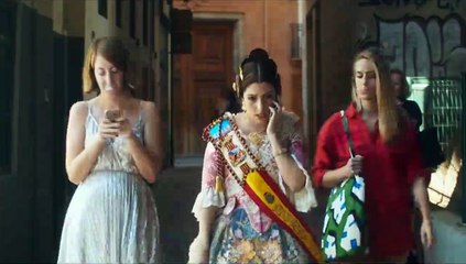 Lejos del fuego Tráiler