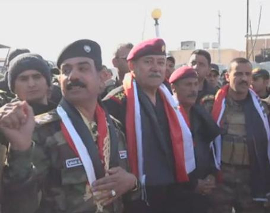 Iraqi troops raise national flag in recaptured Ramadi