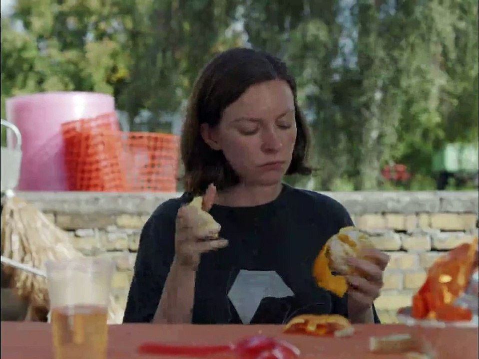 Autocrítica de um Cão Burguês Trailer Original