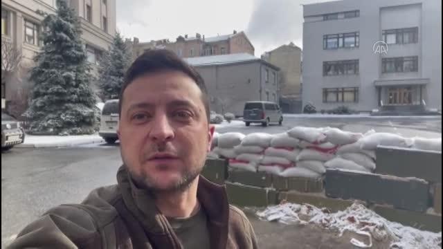 Ukrayna Devlet Başkanı Zelenskiy, Kiev'de sokağa çıktı