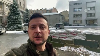 ZELENSKİ, KİEV'DE SOKAĞA ÇIKTI