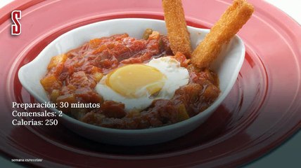 Vídeo Receta: Huevos escalfados con pisto