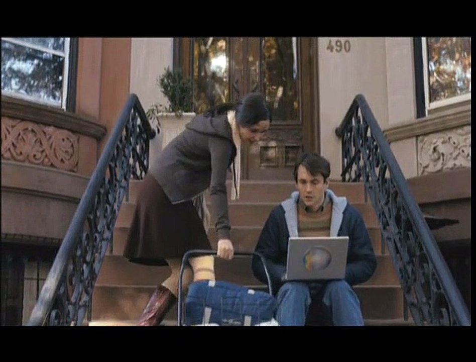 Adam - Eine Geschichte über zwei Fremde. Einer etwas merkwürdiger als der Andere Videoclip DF