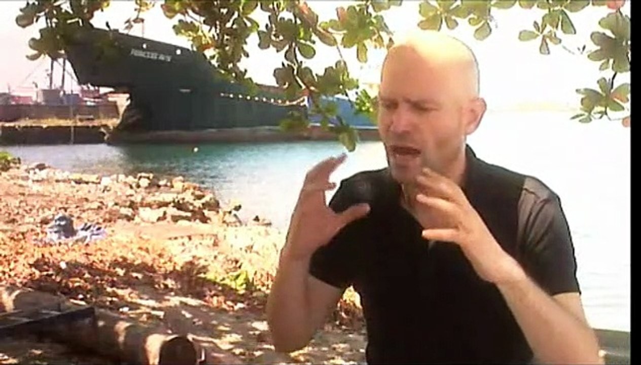 James Bond 007 - Ein Quantum Trost Videoclip DF