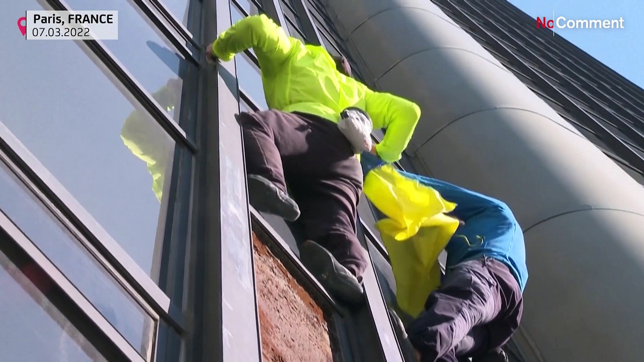 Climbers scale Paris skyscraper in support of Ukraine