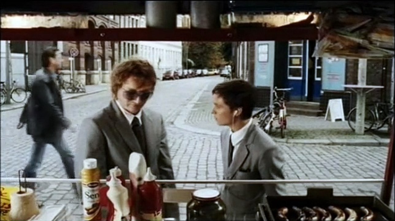 Robert Zimmermann wundert sich über die Liebe Videoclip (2) DF