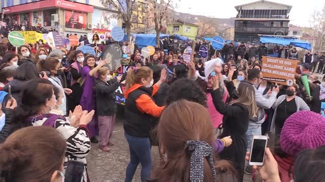 Kadınlar, "8 Mart Dünya Kadınlar Günü" dolayısıyla kent müzesini ücretsiz gezdi