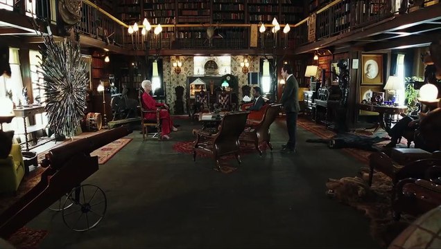 Puñales por la espalda Tráiler