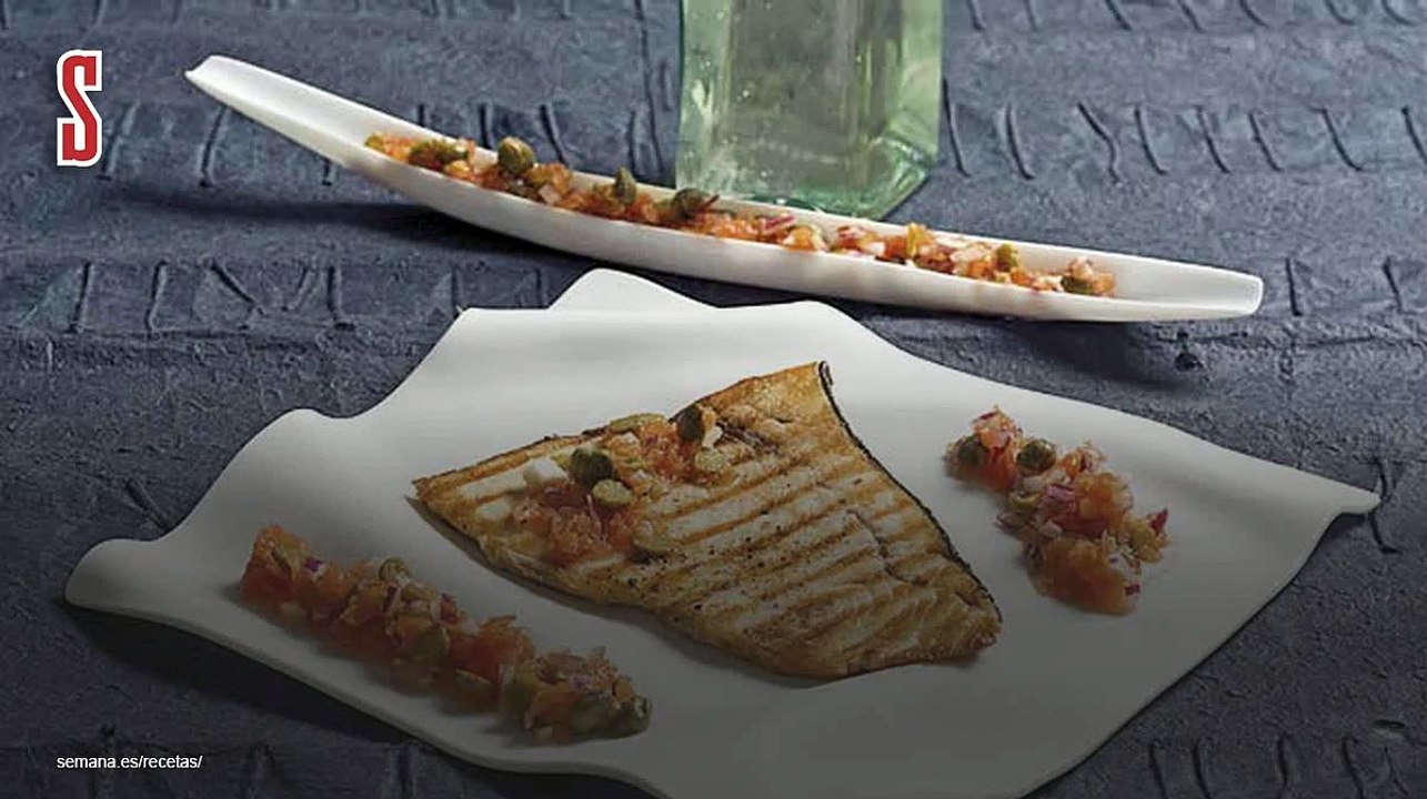 Vídeo Receta: Pez espada con tomate y salsa de encurtidos