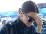 Vidéo : Kendall Jenner : lunettes noires et tête baissée à l'aéroport de Los Angeles !