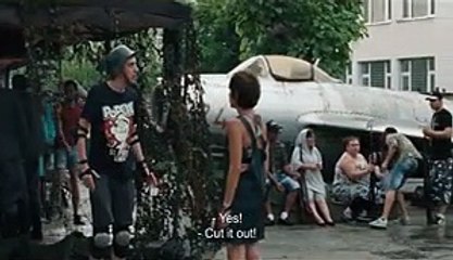 Eu Não me Importo se Entrarmos para a História Como Bárbaros Clipe Original