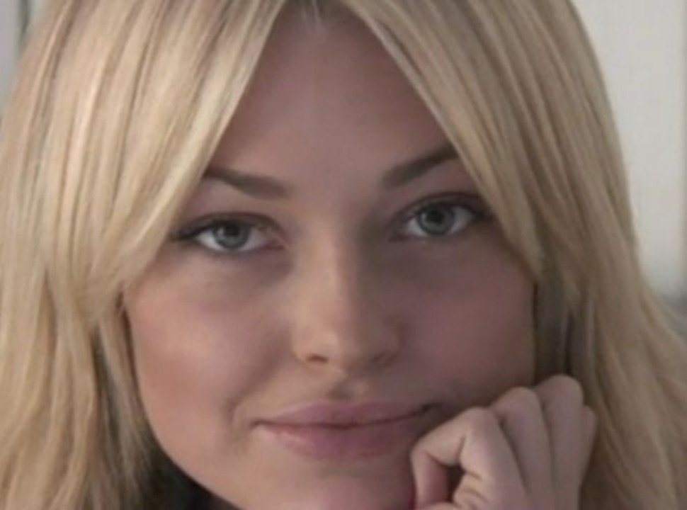Exclu Vidéo : Caroline Receveur de Hollywood Girls : "Découvrez mon dressing et mes make-up indispensables !"