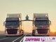 Zapping PublicTV n°554 : Jean-Claude Van Damme se paye un grand écart entre deux camions !