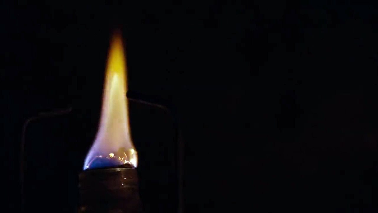 A Guerra de Ana Trailer Legendado