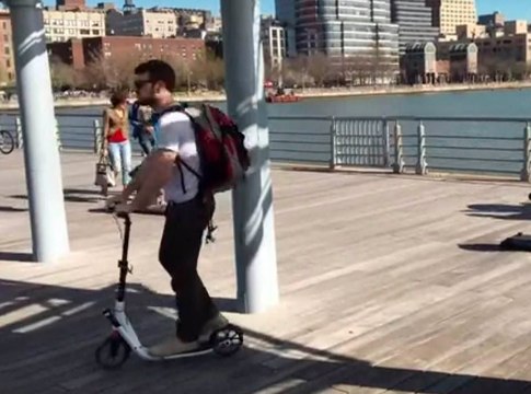 Public Buzz : Après le vélib et l'autolib, bientôt la trottilib ?