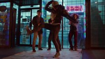 Sob a Luz da Fama: Acampamento de Dança Trailer Original