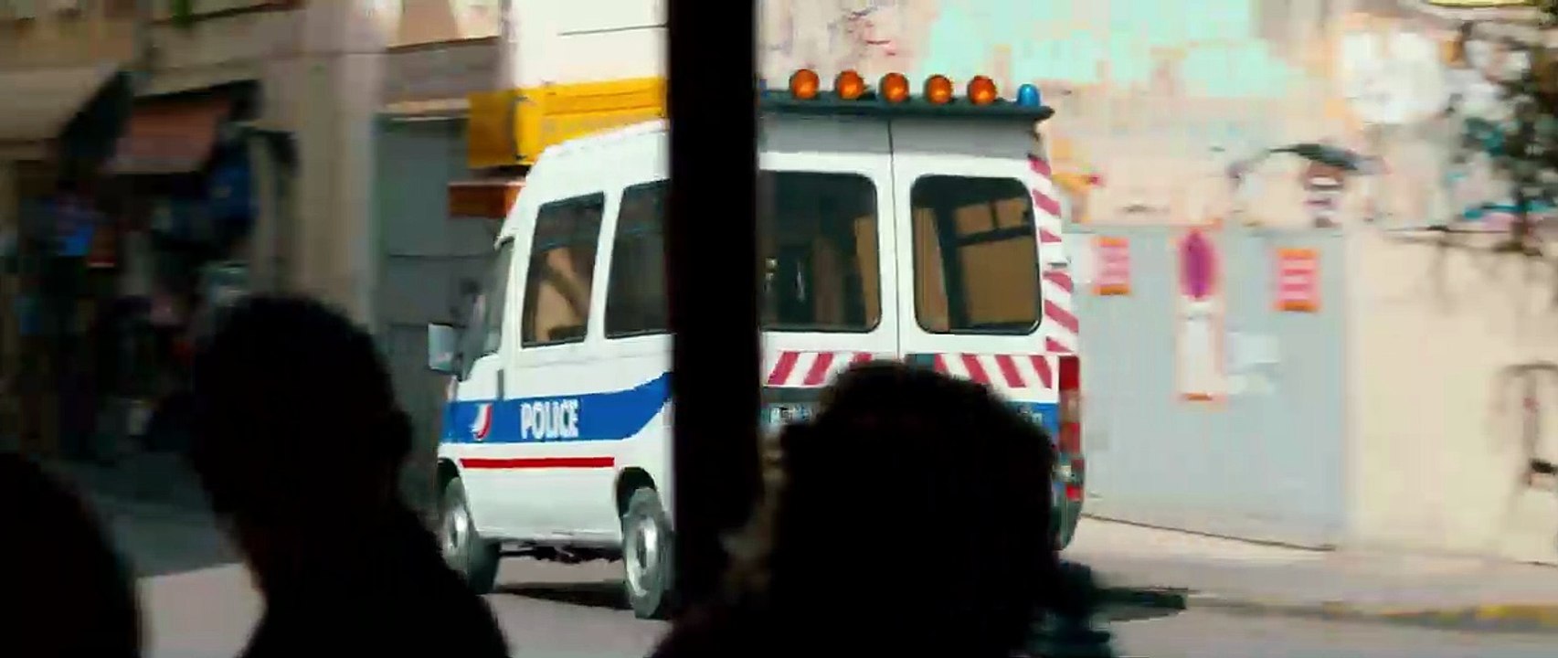 Em Trânsito Trailer Original