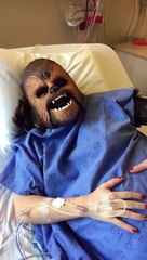 Public Buzz : elle se déguise en Chewbacca (Star Wars) pour accoucher !