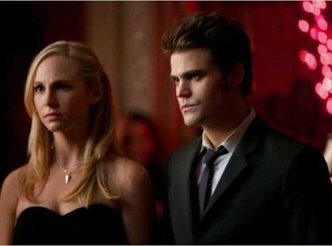 Vidéo : Vampire Diaries : Mystic Falls revêt son habit de fêtes à l’occasion du Mid Season…