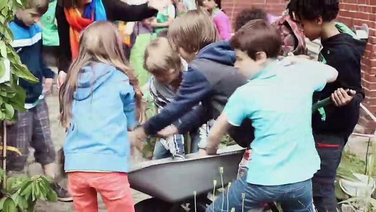 BErliN - Aus diesem Trallala kommst du nicht raus Trailer DF