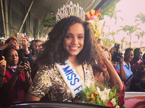 Miss France 2017 : Alicia Aylies accueillie comme une reine en Guyane !