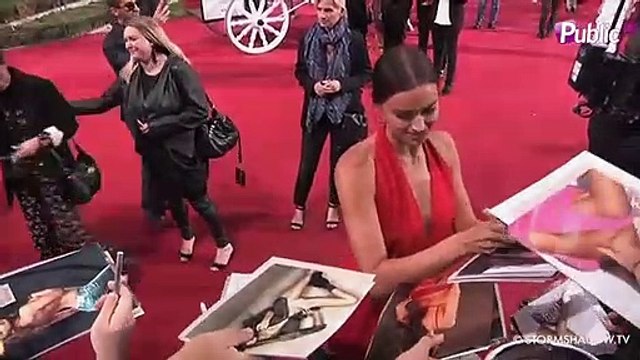 Exclu vidéo : Dwayne Johnson et Irina Shayk à la première de « Hercules » à Berlin !