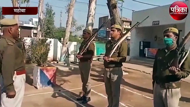 पदोन्नति मिलने पर जेलर को जेल स्टाफ ने दी सलामी