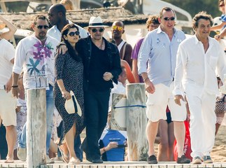 Exclu Vidéo : Bono de U2 s'offre une petite virée en amoureux au club 55 de Saint-Tropez !