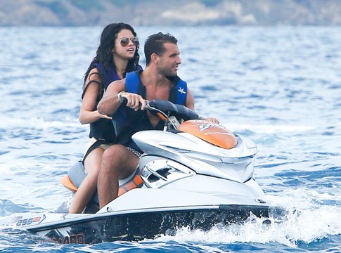 Exclu Vidéo : Selena a fêté son anniversaire comme il se doit avec sa BFF Cara Delevingne !