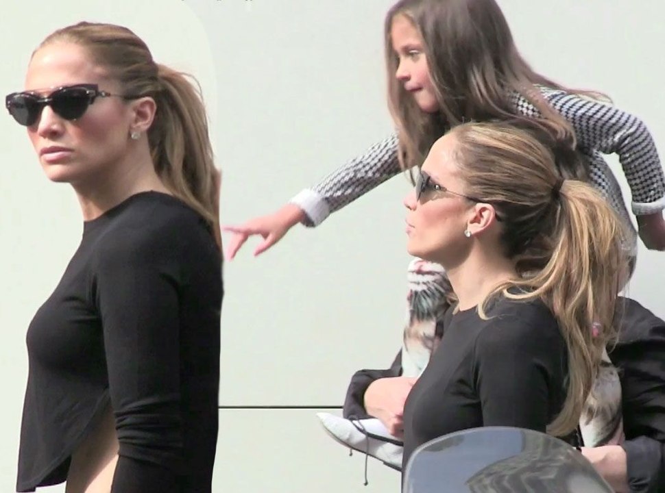 Exclu Vidéo : Jennifer Lopez en mode Shopping avec sa famille à Paris !