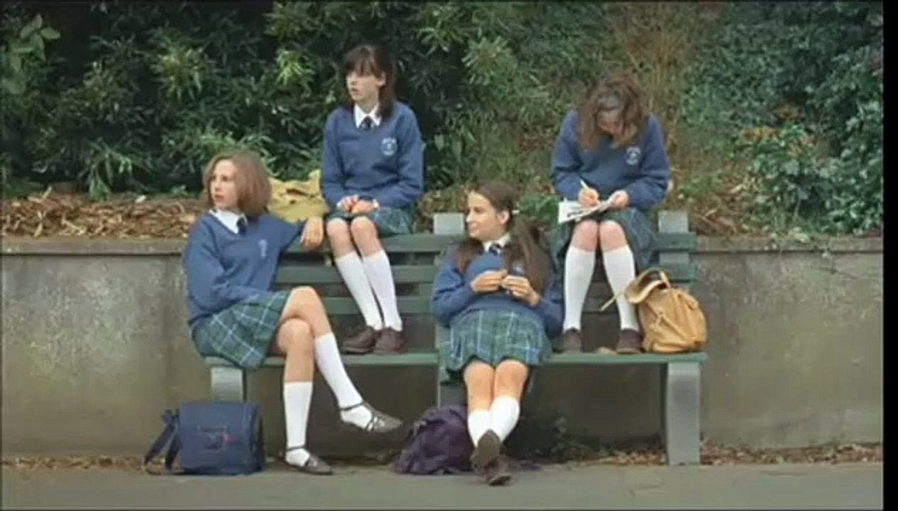 32 A - It's A Girl Thing Trailer DF