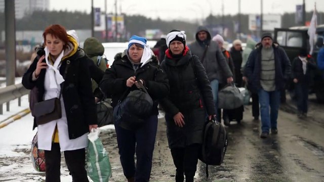 Civis começam a ser retirados por corredores humanitários