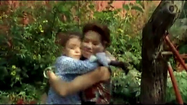 Maman ist kurz beim Friseur Trailer DF