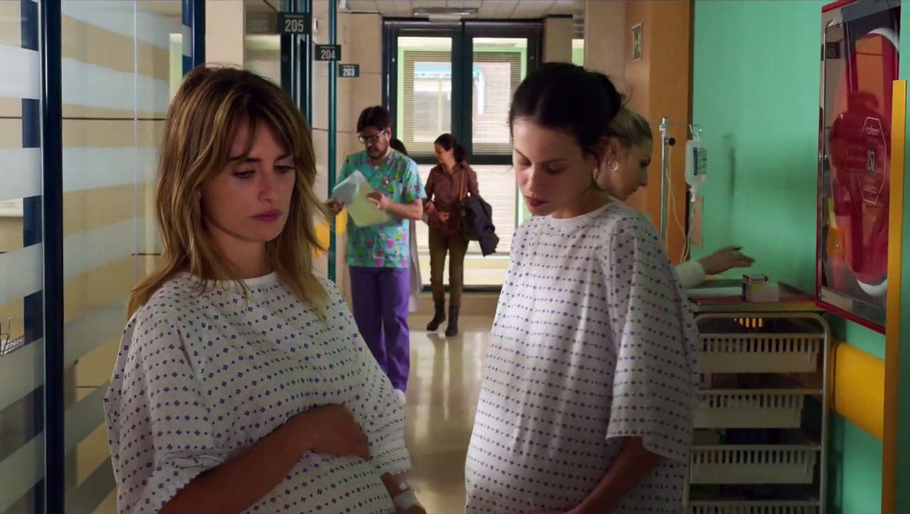 Madres paralelas Teaser