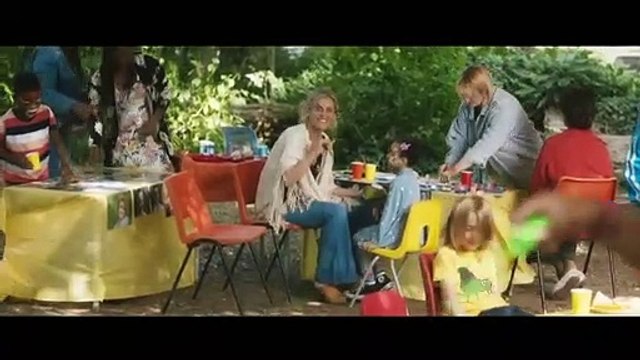 Too Close Tráiler VO