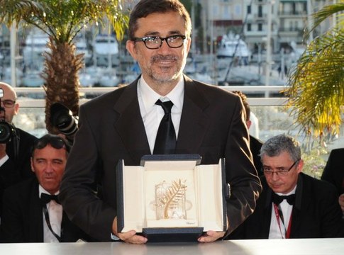 Exclu Vidéo : L'équipe du film Winter Sleep grand sourire avec la Palme d'Or de ce 67 ème festival de Cannes !